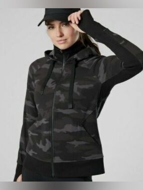 NWT Athleta Triumph printed hoodie camouflage size Small running casual classy